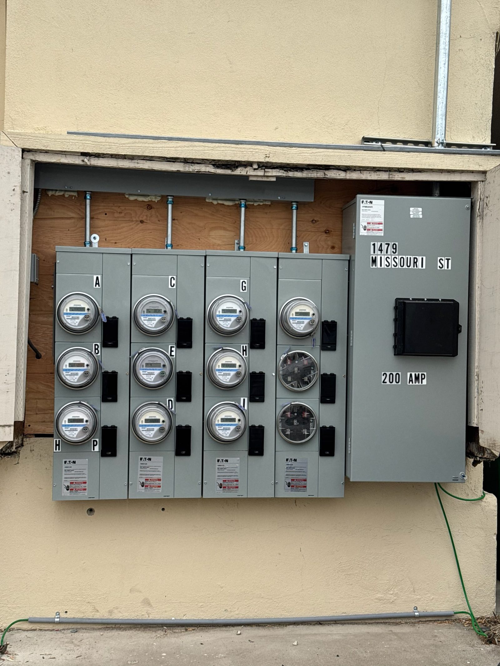 Multi-meter service at 1479 Missouri St